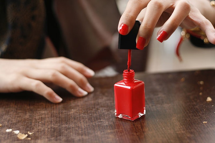 Cómo pintarse las uñas paso a paso