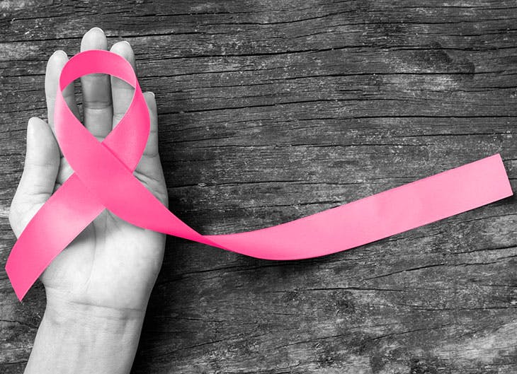 lazo rosa contra el cáncer de mama