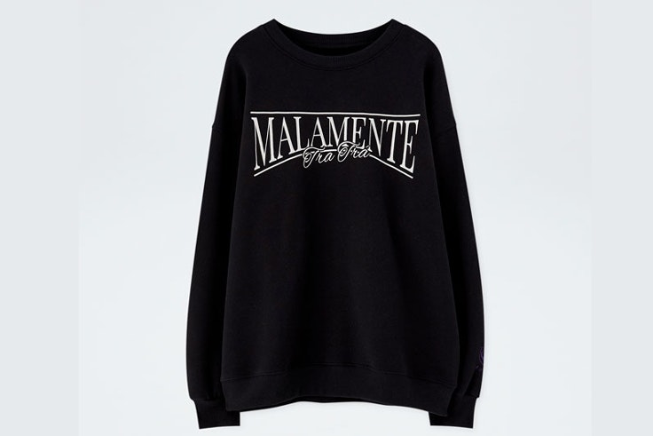 sudadera-negra-malamente-rosalia-pull-and-bear