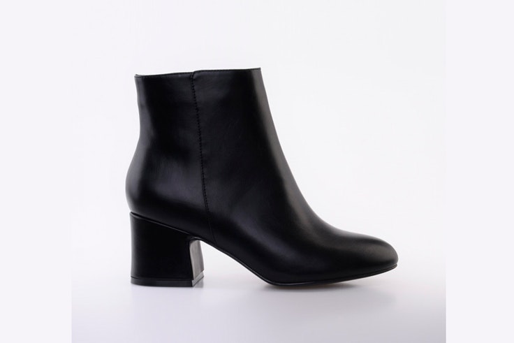 botin-negro-tacon-bajo-sofia-coelho-marypaz