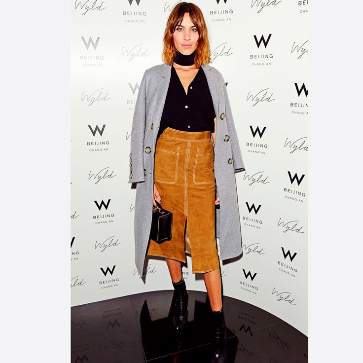 conjunto-falda-midi-marron-alexa-chung