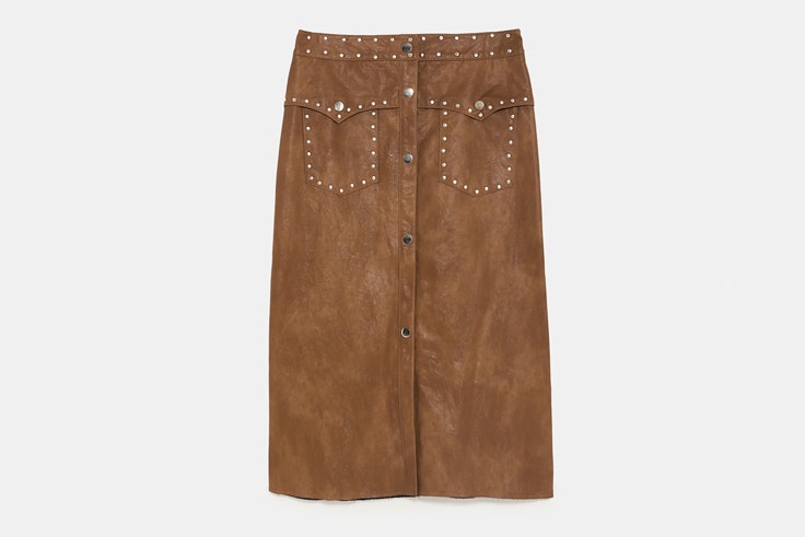 falda-midi-color-marron-tachuelas-zara