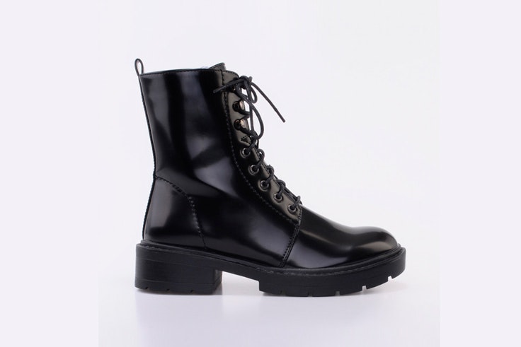 botines-negros-cordon-charol-marypaz