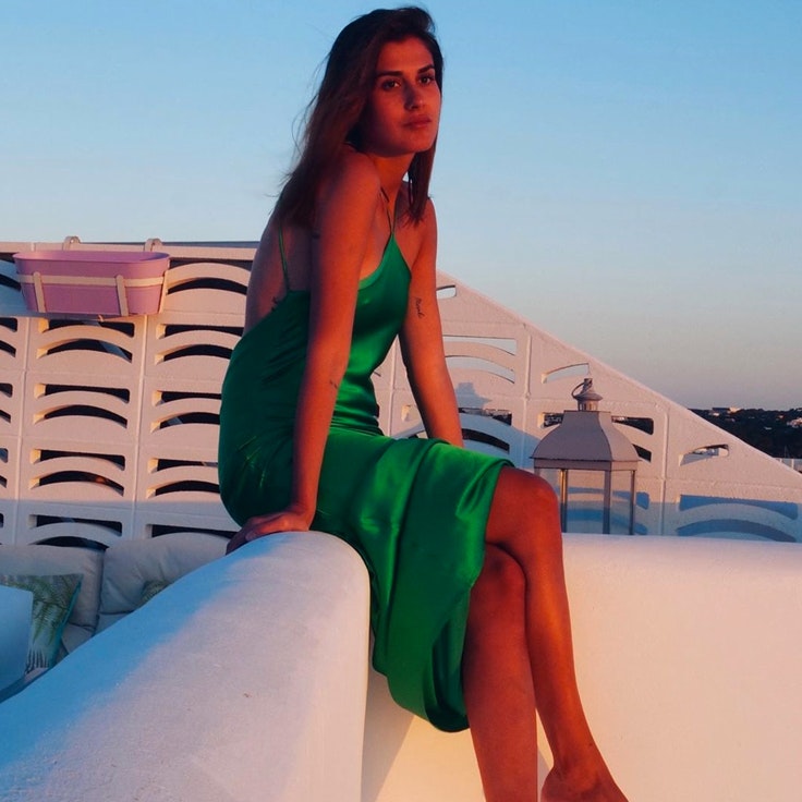 Mery Turiel con vestido lencero