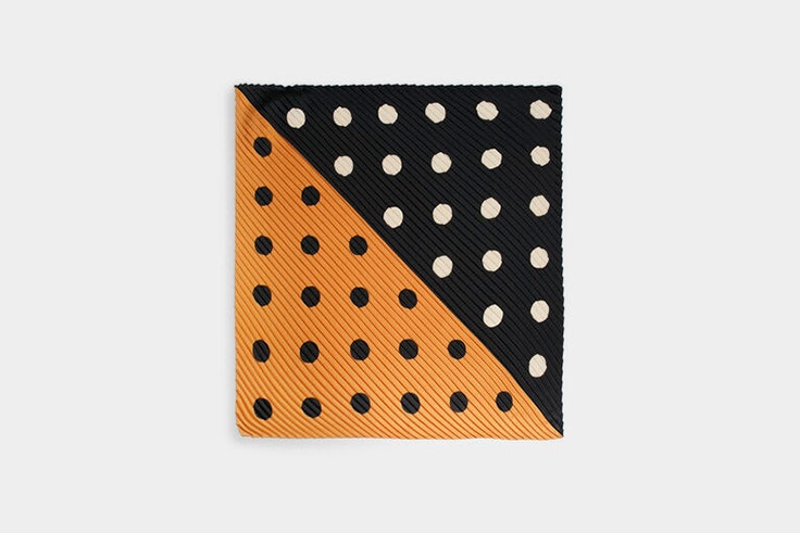 panuelo-estampado-lunares-parfois