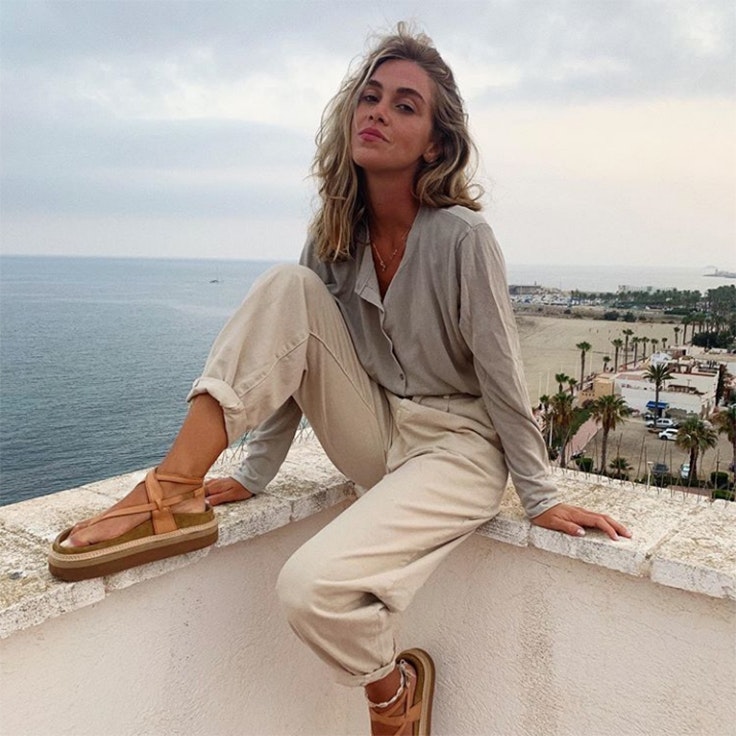 carlota weber pantalon beige estilo instagram mes de septiembre