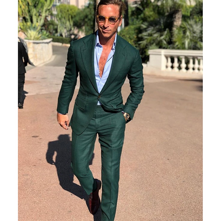 tomas laso traje verde botella foto instagram