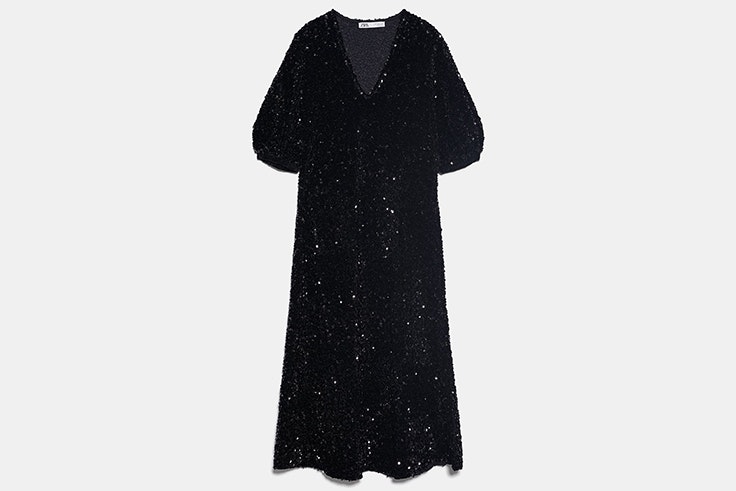 Vestido de lentejuelas y terciopelo en color negro con manga abullonada de Zara