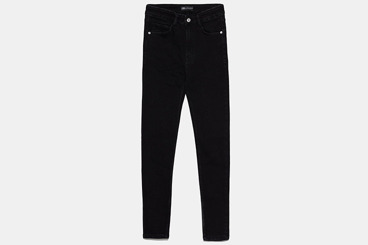 Pantalón negro pitillo de Zara