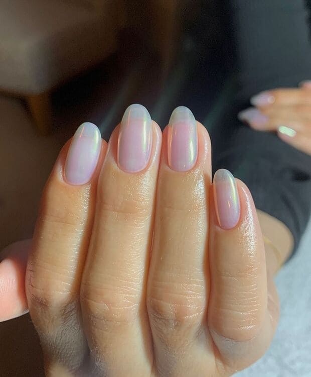 los diseños de uñas de este verano las uñas perladas